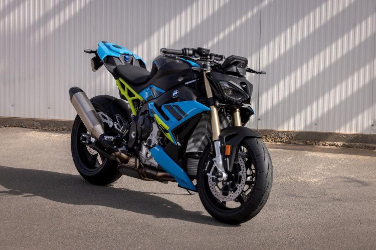 2025 Bmw S 1000 R Front Quarter