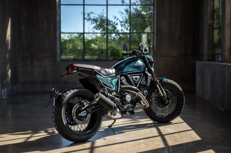 Ducati Scrambler Nightshift My26 Emerald Green Rea