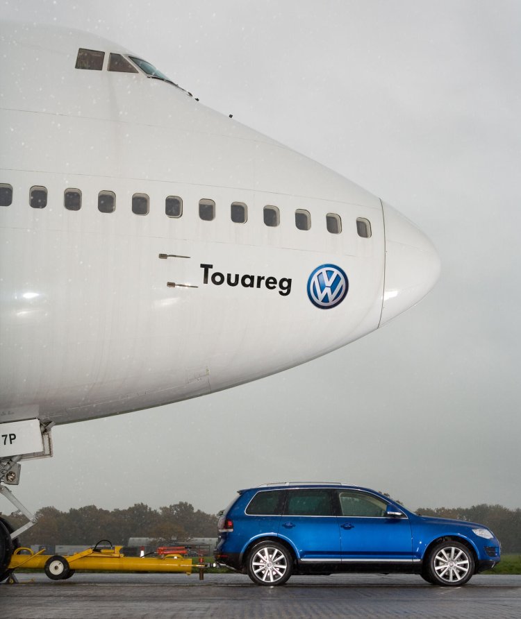 Vw Touareg Pulling A Boeing