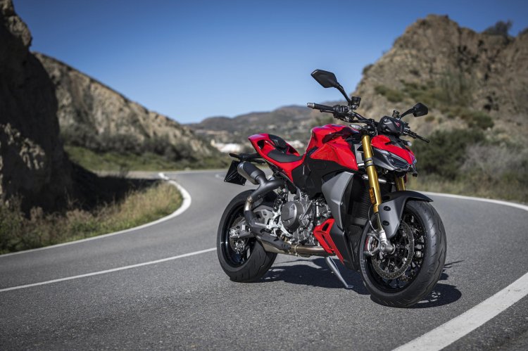 Ducati Streetfighter V2 S