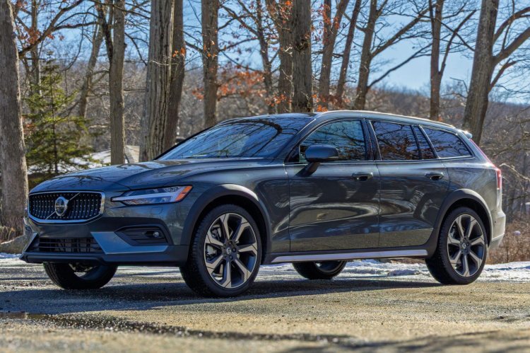 Volvo V60 Cross Country Front Three Quarter