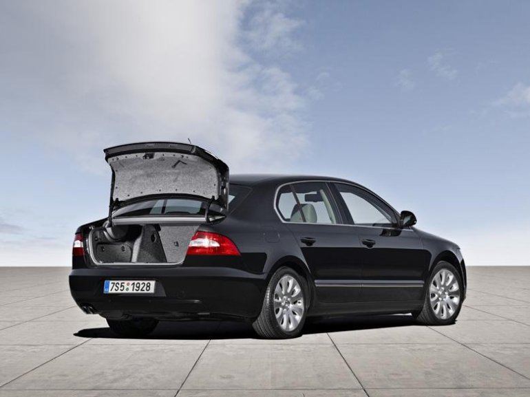 2008 Skoda Superb Singapore twin-door open stage 1