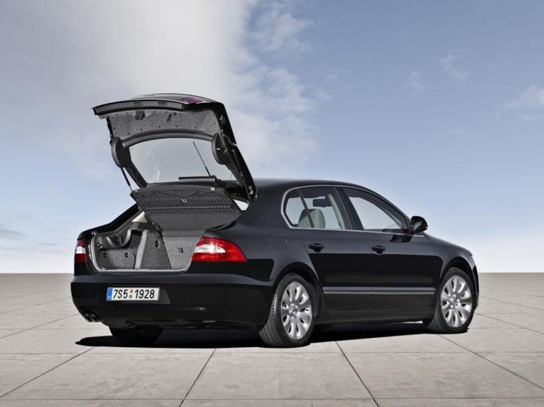 2008 Skoda Superb Singapore twin-door open