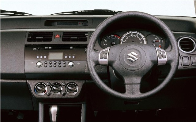 2005 Suzuki Swift dashboard