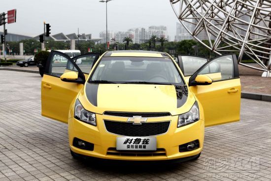 Chevrolet Cruze Transformers 3 doors open