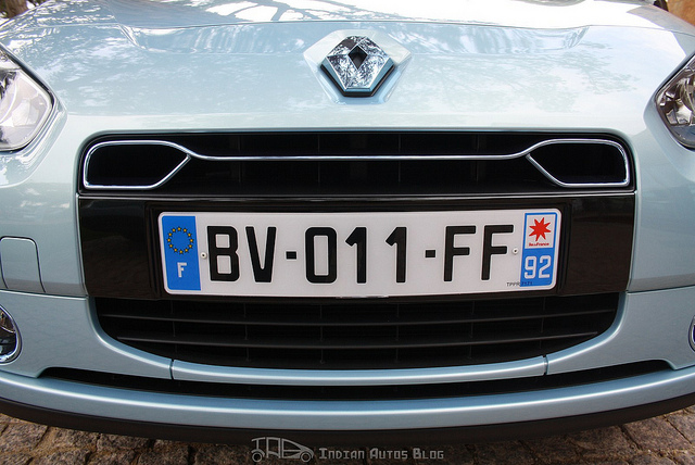 Renault Fluence ZE Blue tinted chrome decoration