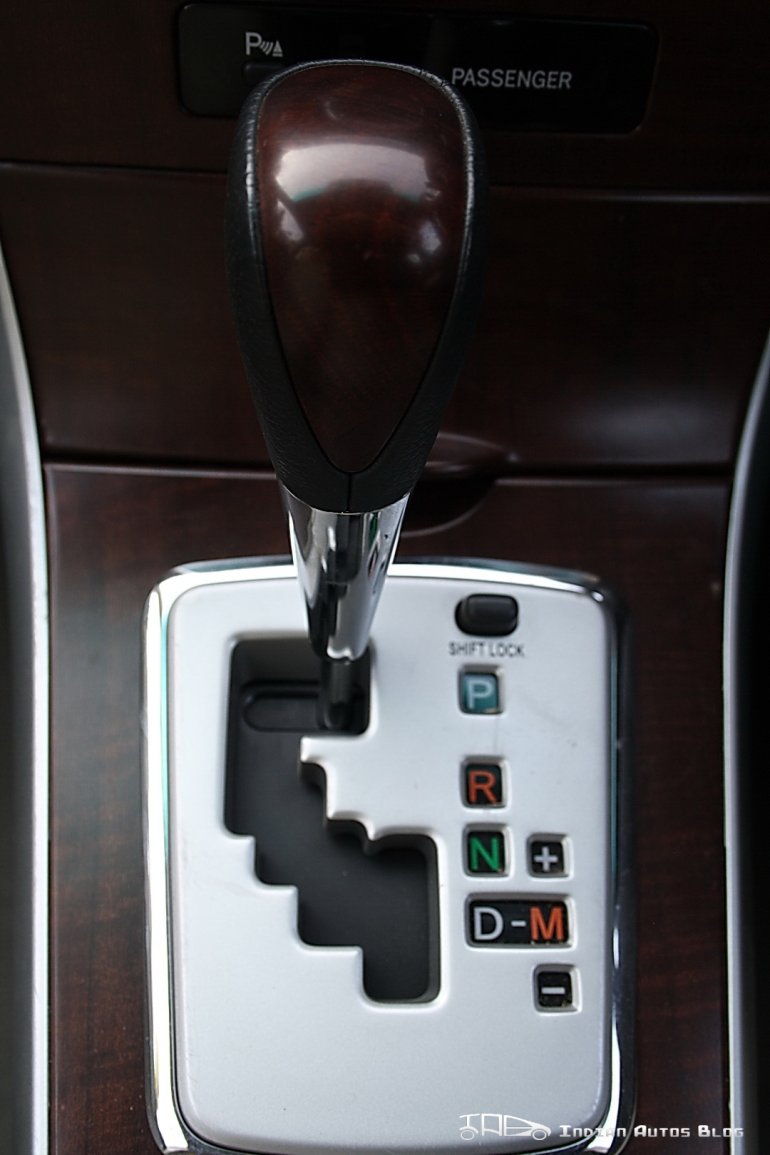 Facelifted Toyota Corolla Altis gear knob