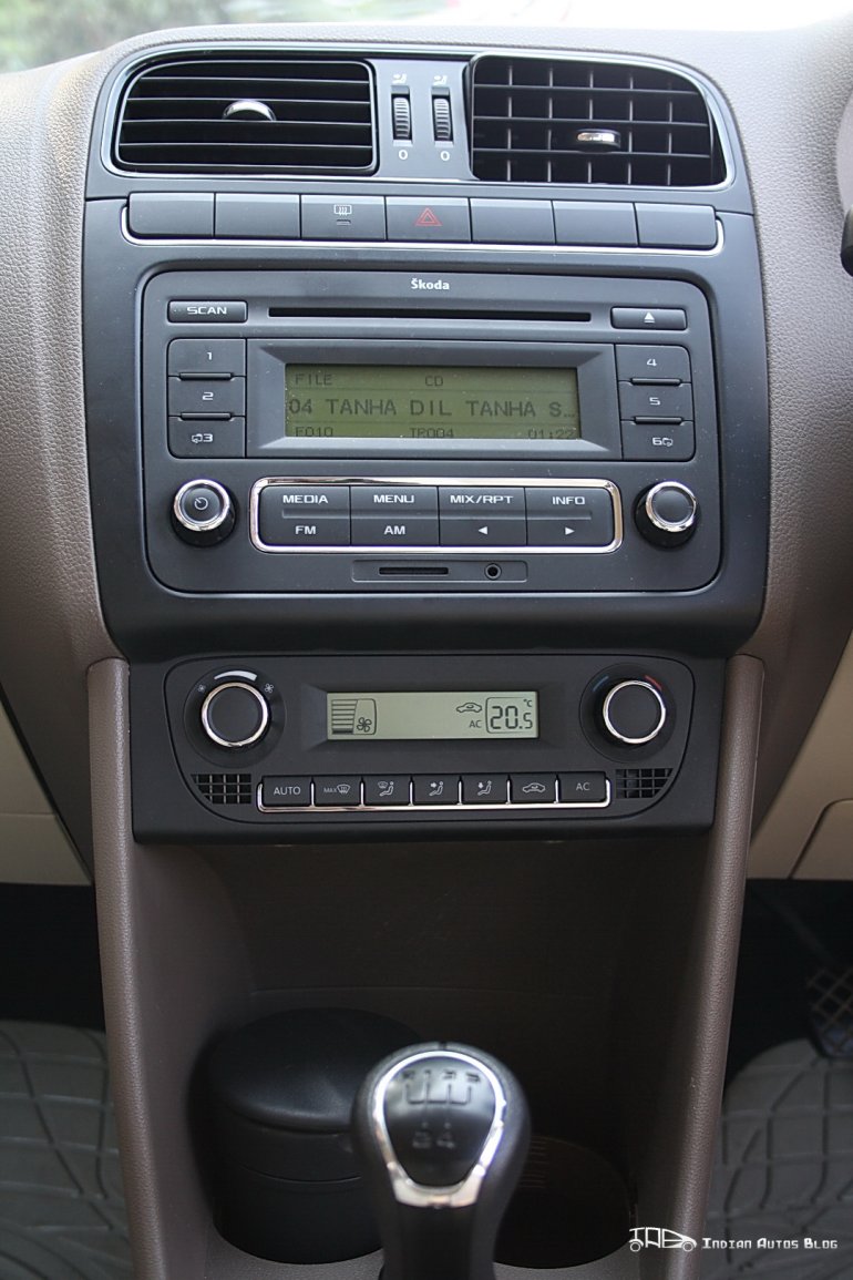Skoda Rapid center console