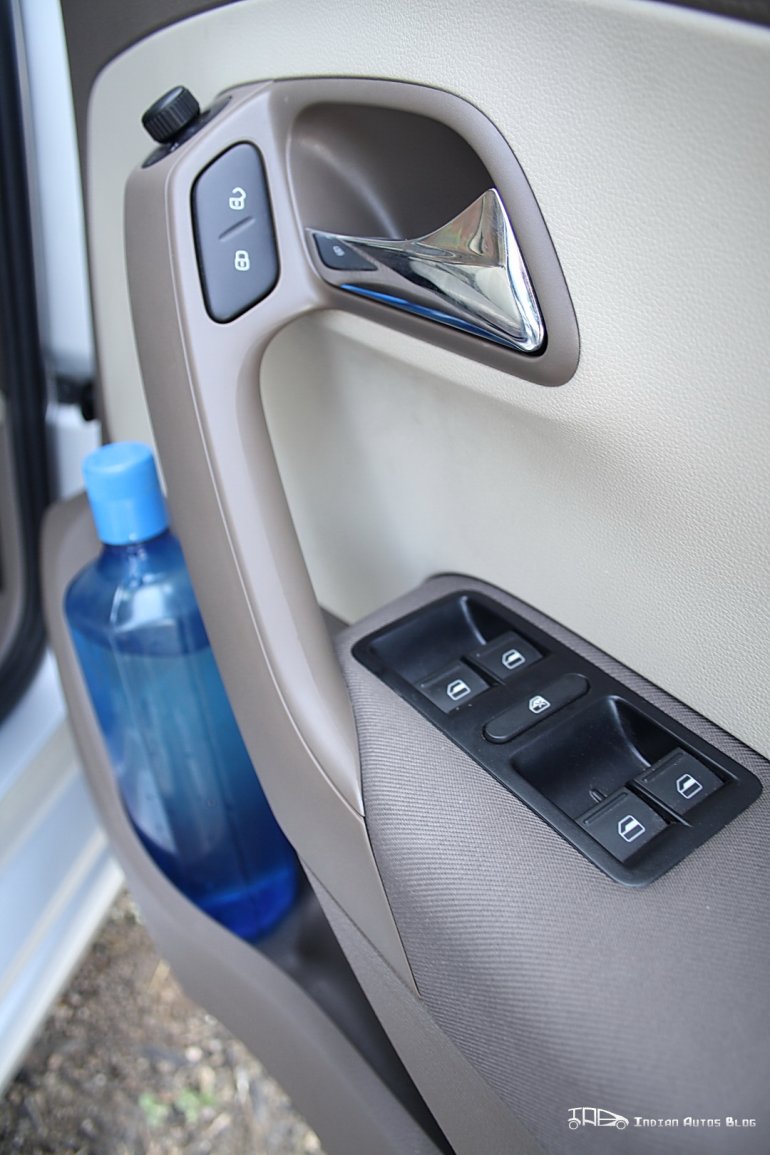 Skoda Rapid front door