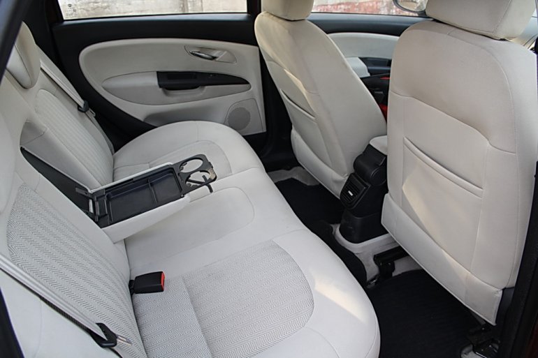 2012 Fiat Linea interiors rear space