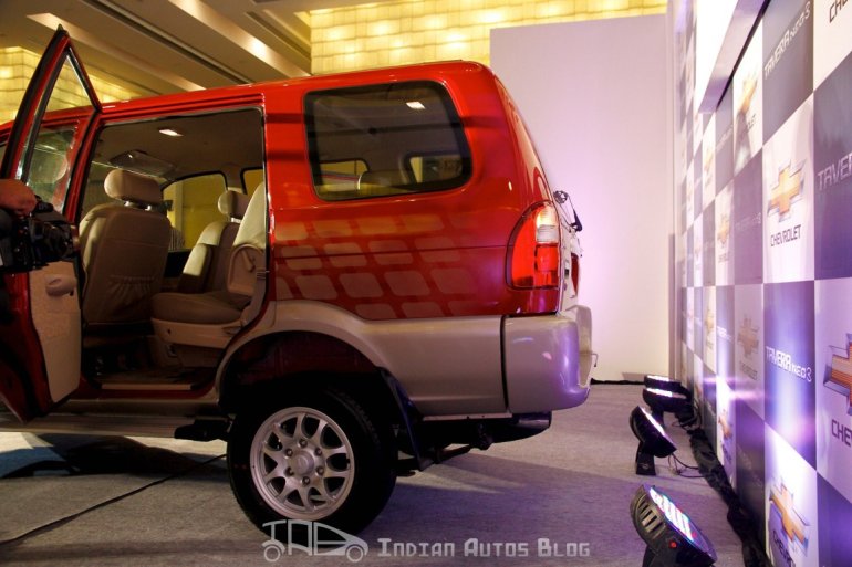 Chevrolet Tavera Neo3 rear three quarters