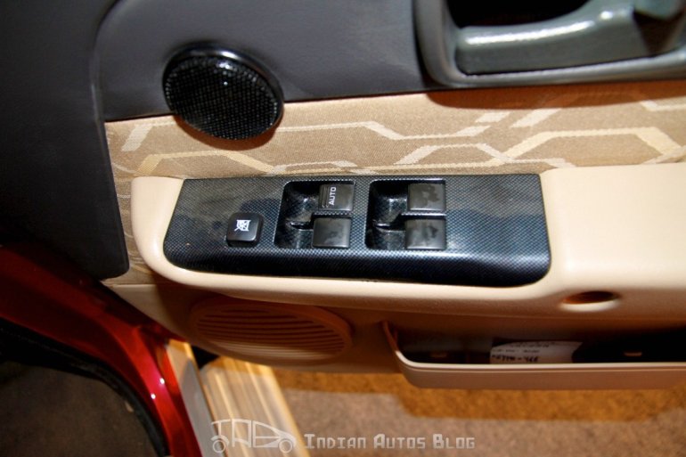 Chevrolet Tavera Neo3 power window switches