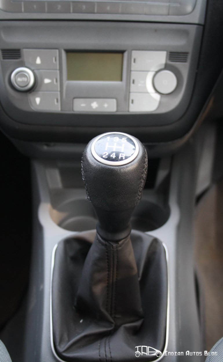 2012 Fiat Punto gear stick