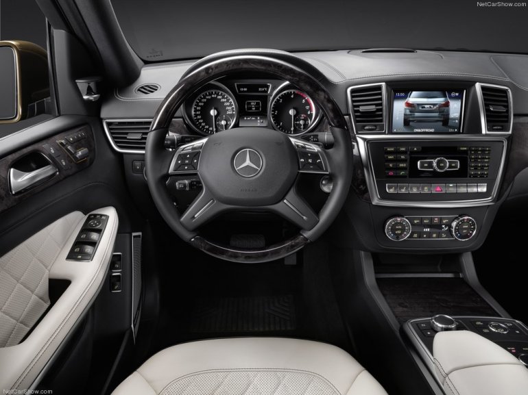 Mercedes Benz GL-Class 2013 cockpit