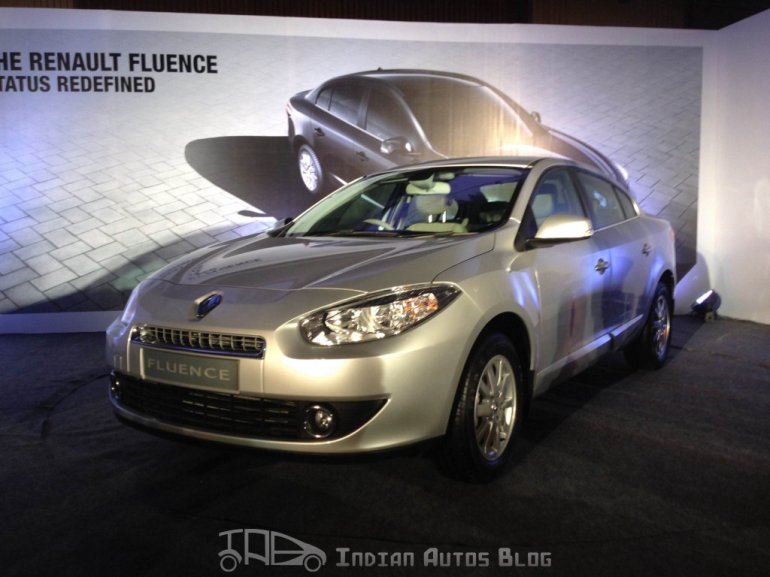 Renault Fluence E4D front three quarters
