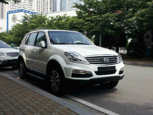 Ssangyong Rexton w side