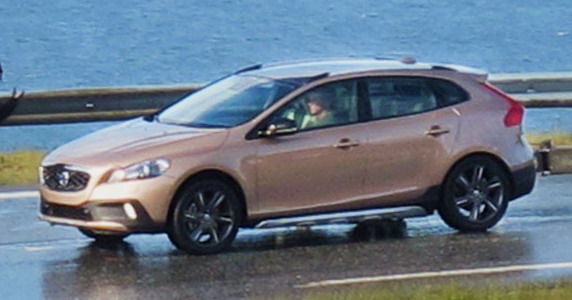 Volvo XC40 front
