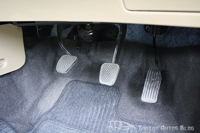 2012 Honda City pedals