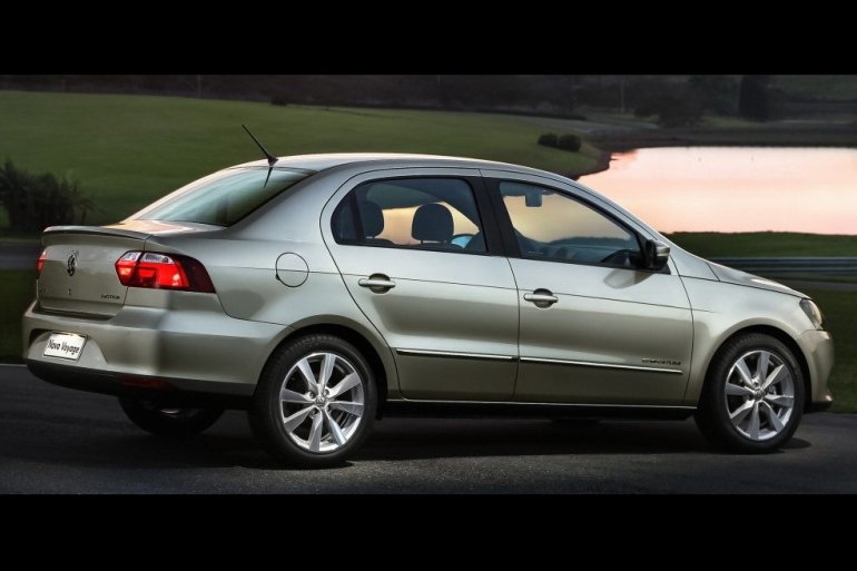 2013 Volkswagen Voyage rear