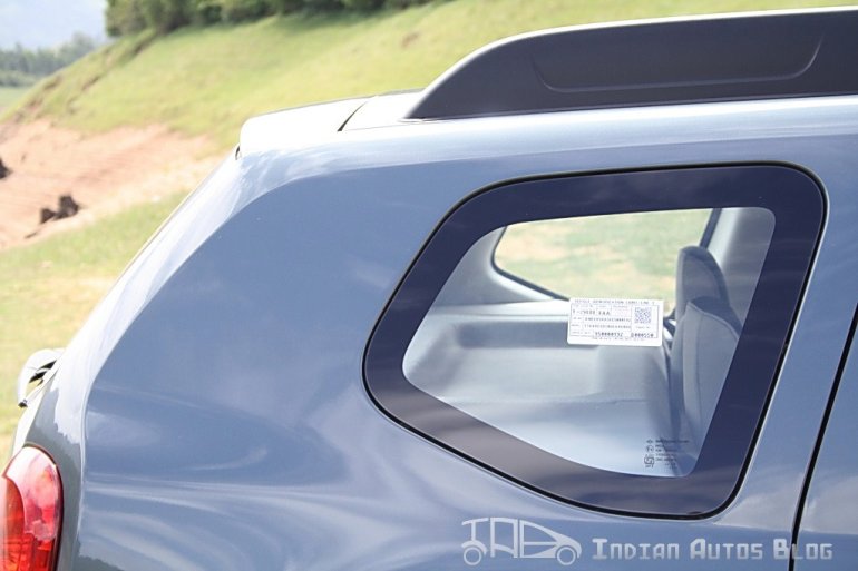 Renault Duster rear quarter glass