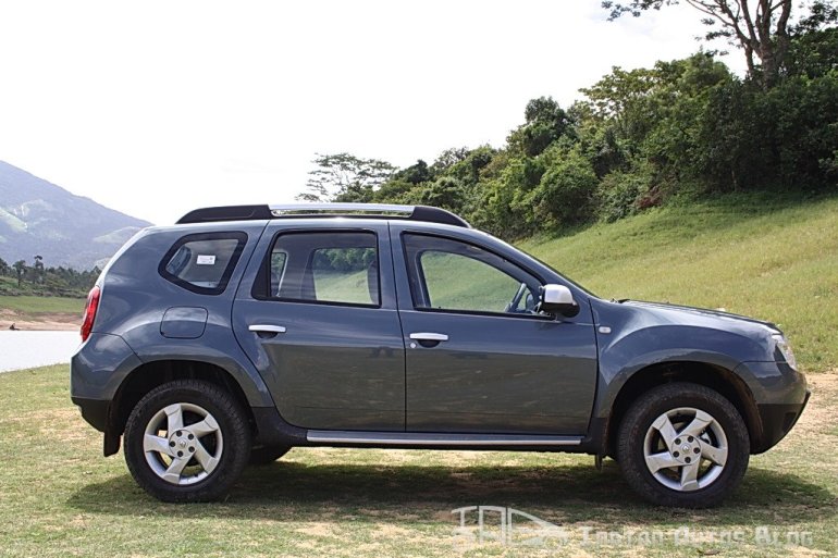 Renault Duster side profile