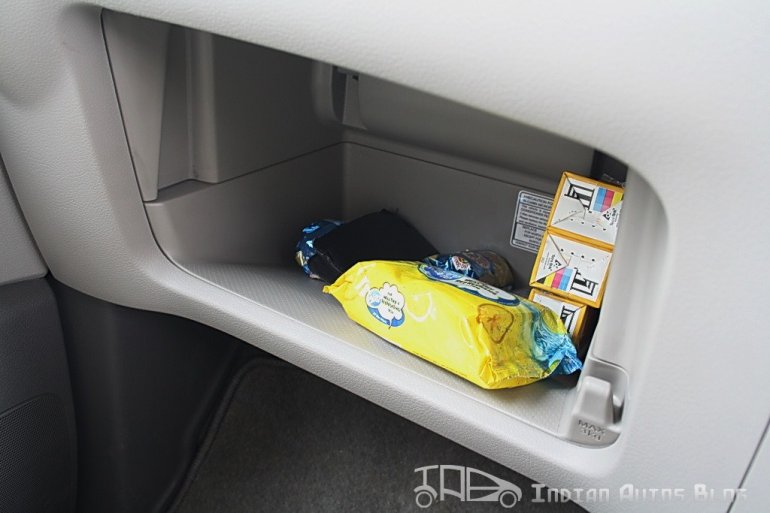 Nissan Evalia glovebox