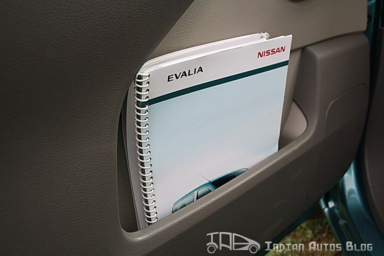 Nissan Evalia news paper holder