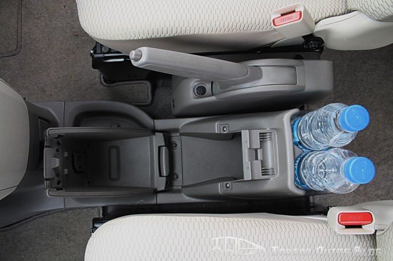 Nissan Evalia flipbox storage compartment