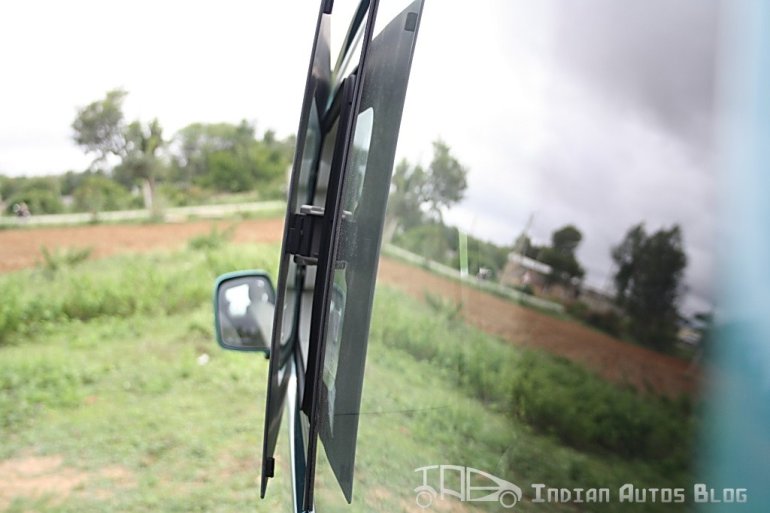 Nissan Evalia butterfly flap