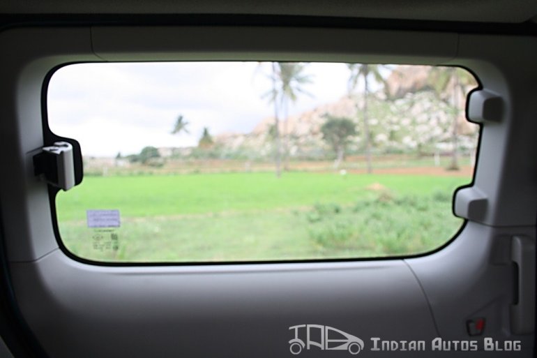 Nissan Evalia window