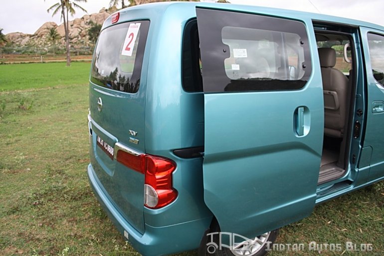 Nissan Evalia sliding doors