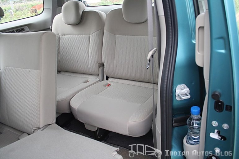 Nissan Evalia rear seats