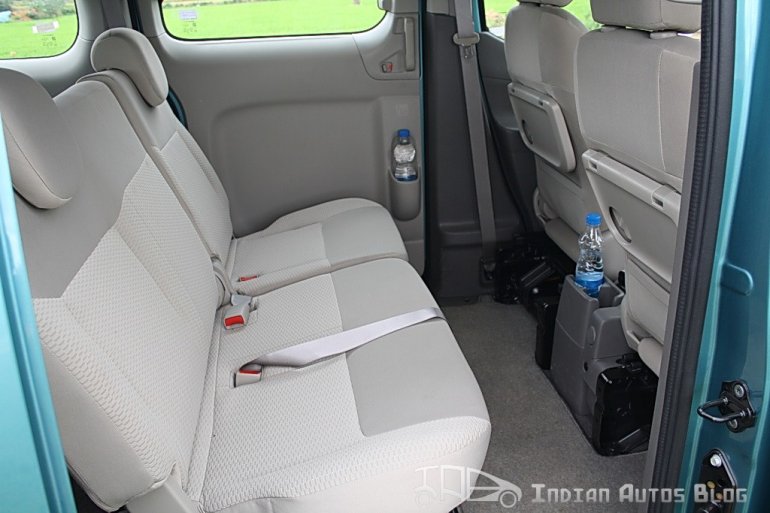 Nissan Evalia Interior Review - Part 2/3