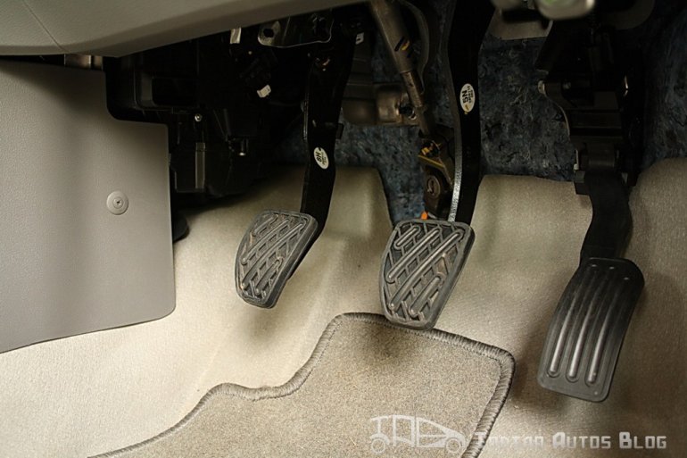 Renault Scala dead pedal