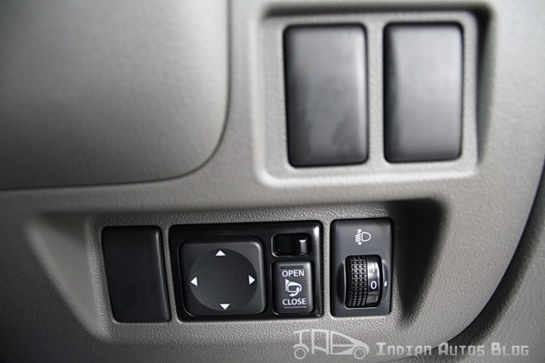 Renault Scala ORVMS switch