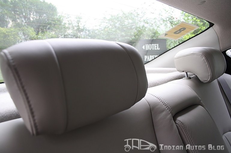 Renault Scala head rest