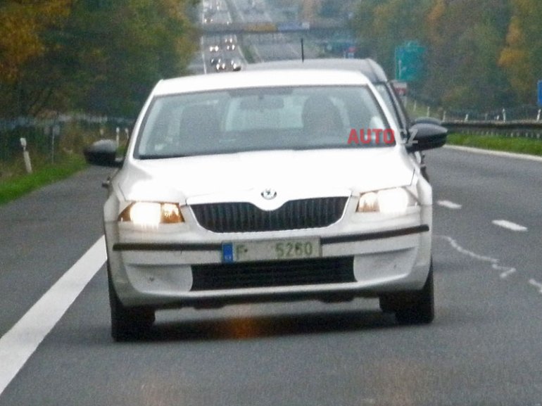 2013 Skoda Octavia front