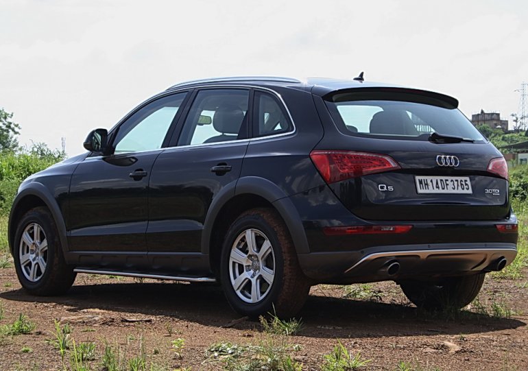 Audi Q5 rear side