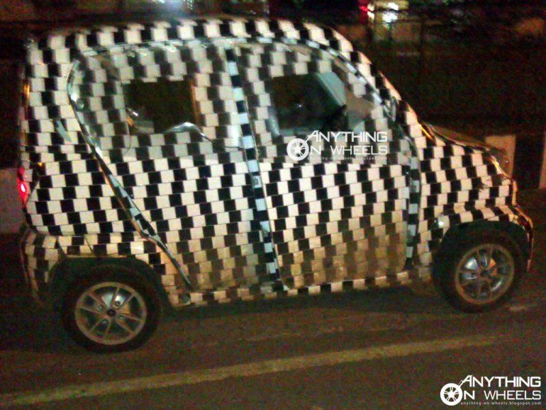 Bajaj RE60 side Spyshots