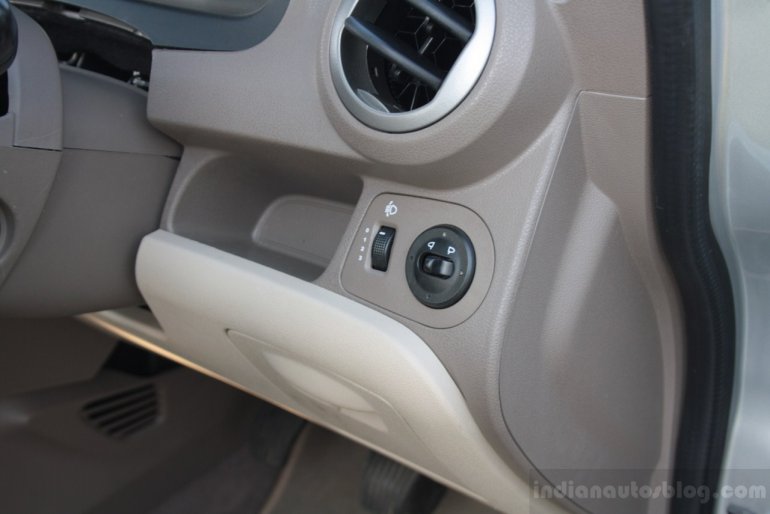 Chevrolet Sail U-VA interior coin holder