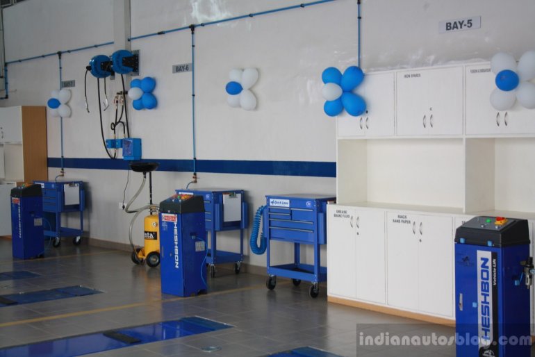 Ford Quicklane service bays