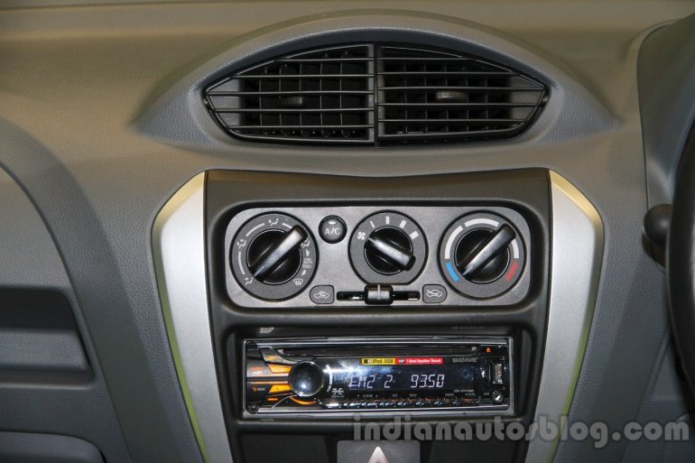 Maruti Alto 800 center console, vents and controls for A.C. and Audio
