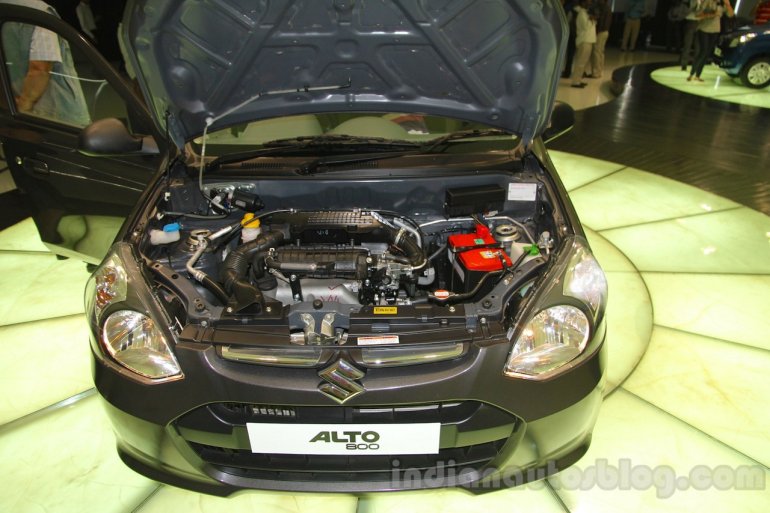 Maruti Alto 800 engine compartment