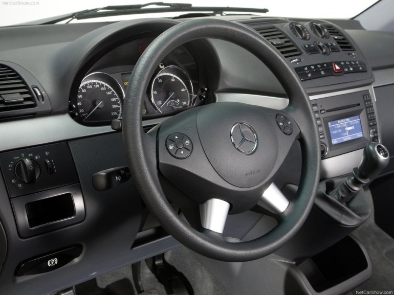 Mercedes Benz Viano van dashboard