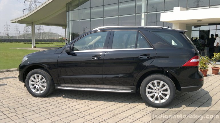 Mercedes M-Class ML 250 CDI side view