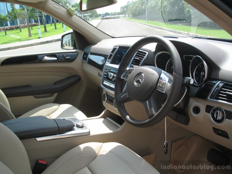 Mercedes M-Class ML 250 CDI dashboard