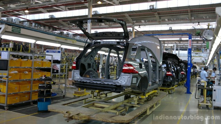 Mercedes ML250 CDI passes through the assembly line