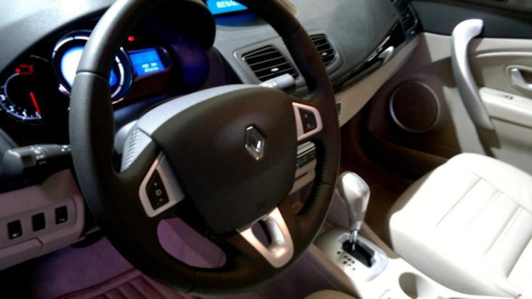 Renault Fluence 2013 facelift steering wheel