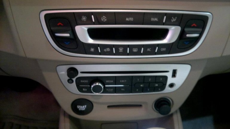 Renault Fluence 2013 facelift central console
