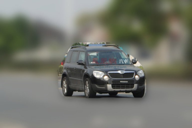 Skoda Yeti Long wheelbase China front three-quarters